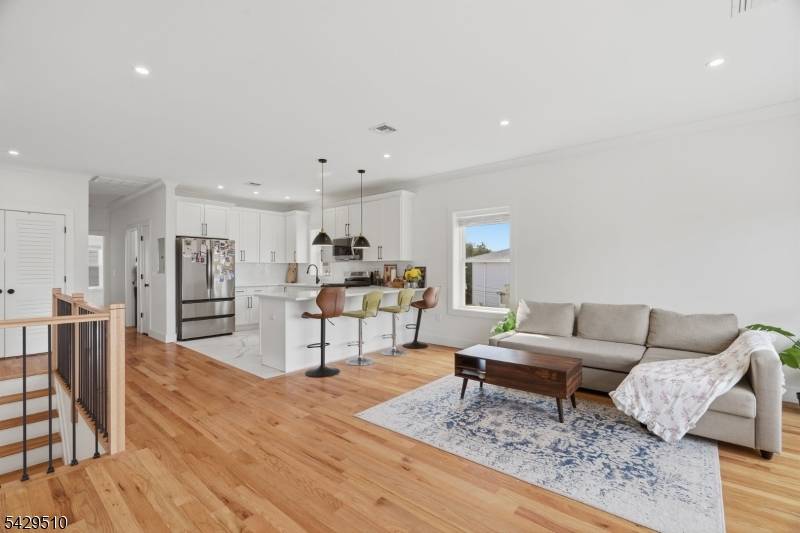 31 Patterson St, Harrison Town, NJ 07029
