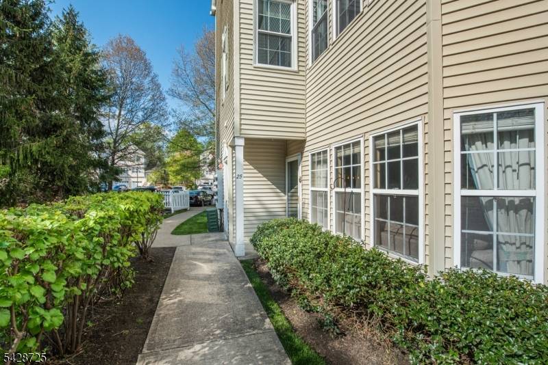 25 Allister Ct, Lincoln Park Boro, NJ 07035