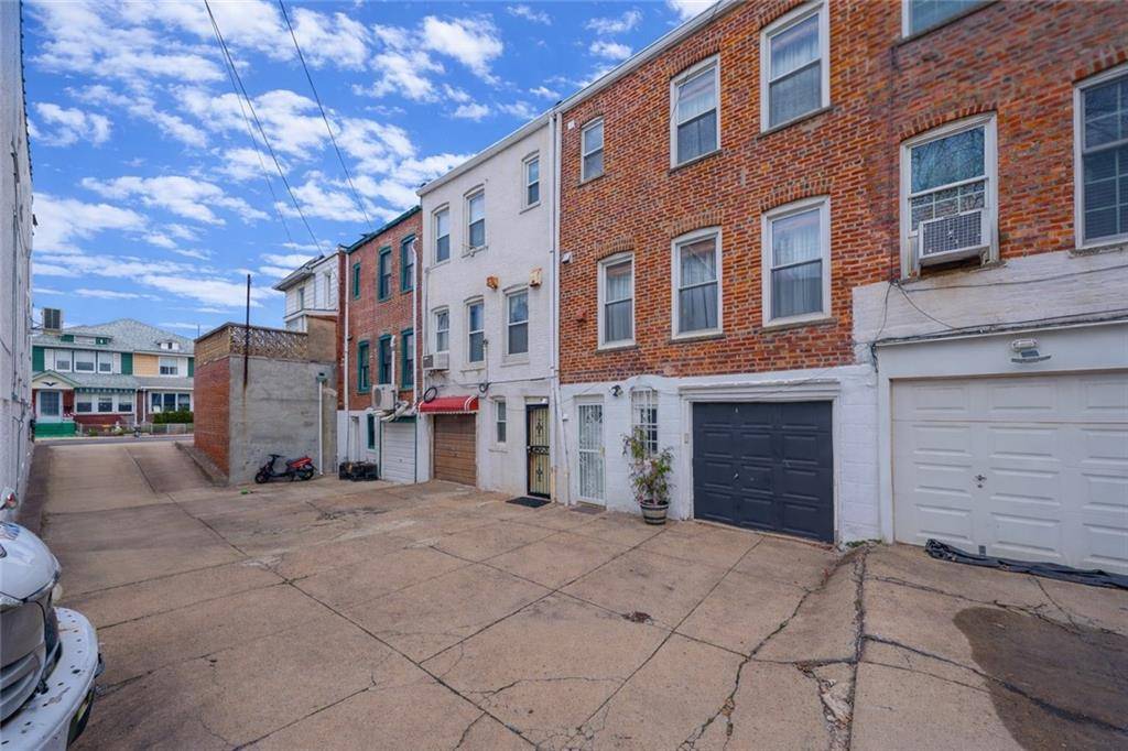 138 Wakeman PL, Brooklyn, NY 11220