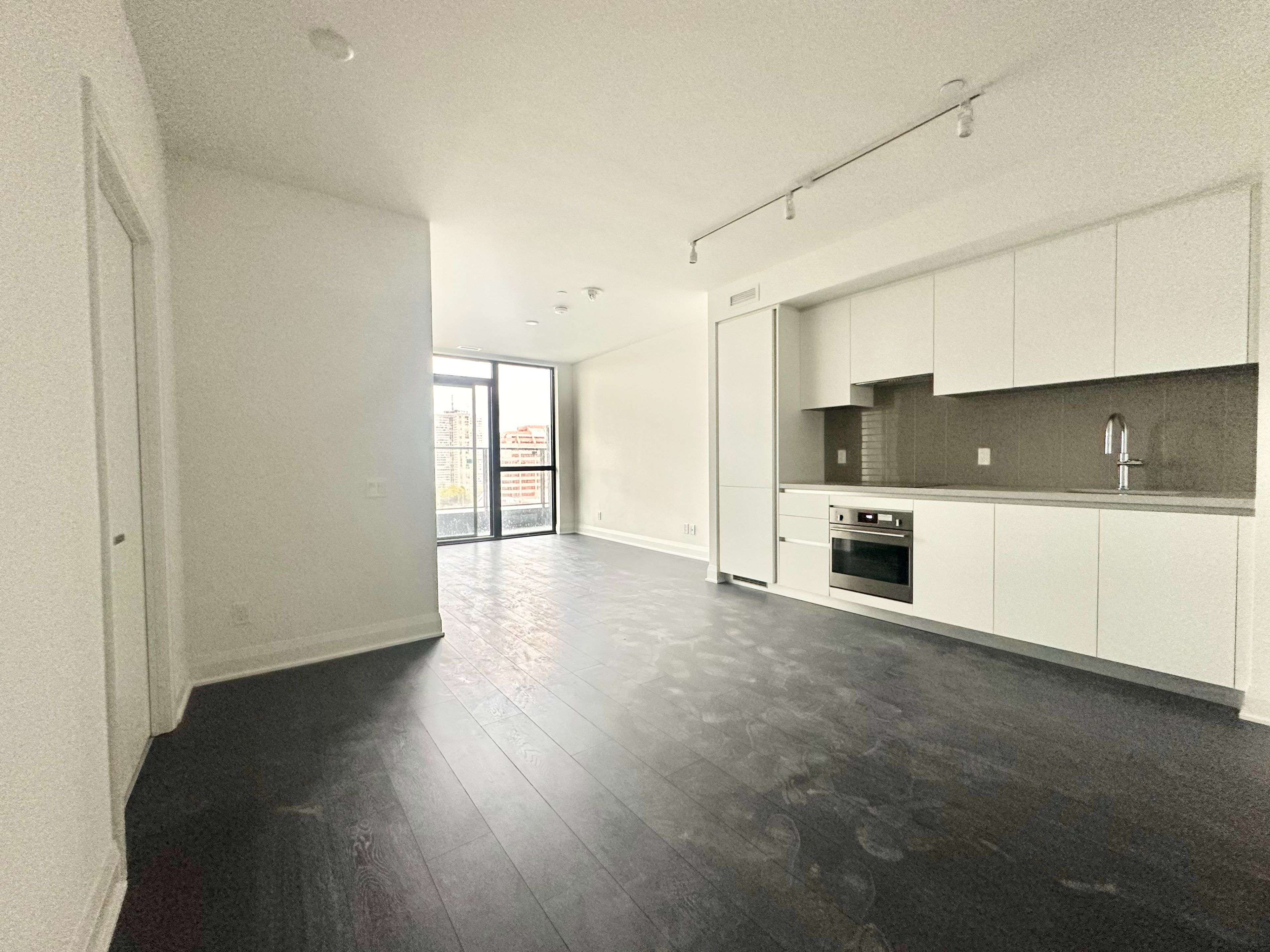 2 Erskine RD #711, Mississauga, ON L5B 0S1