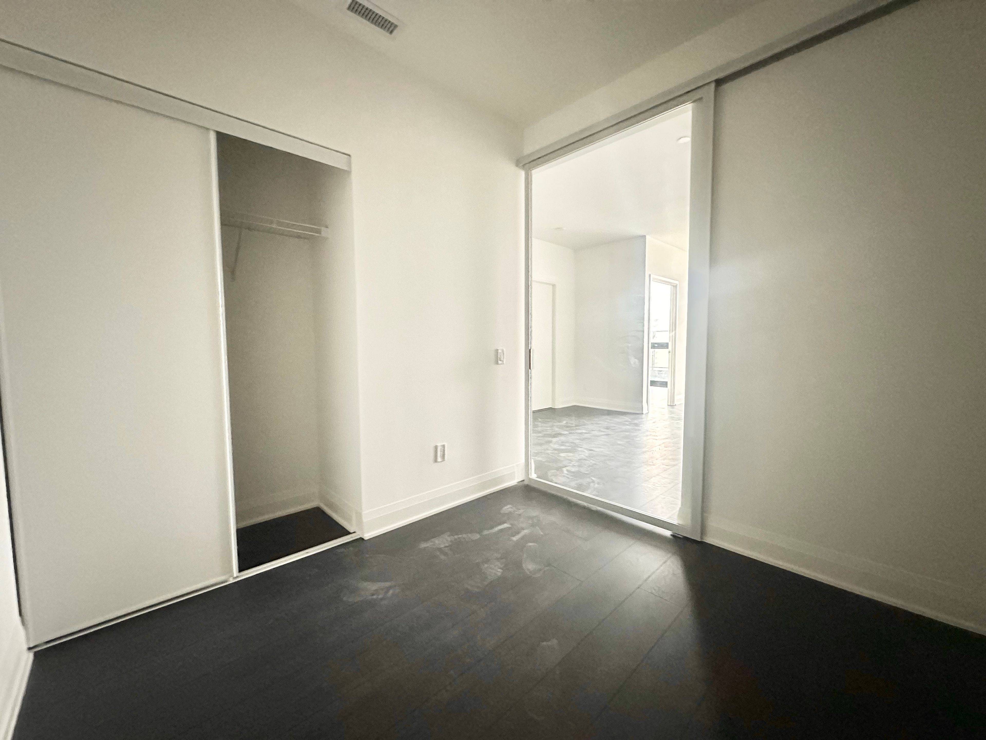 2 Erskine RD #711, Mississauga, ON L5B 0S1