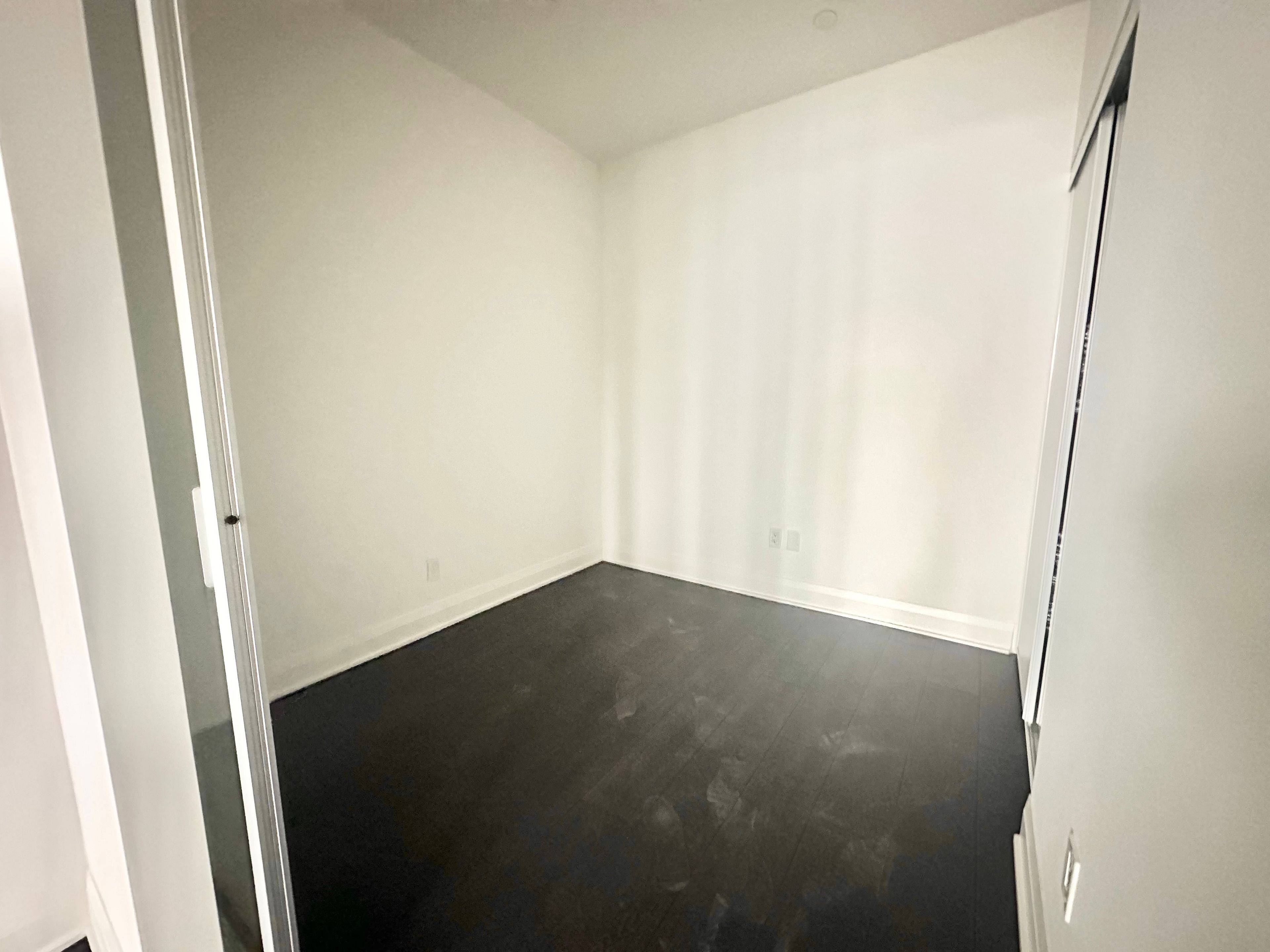 2 Erskine RD #711, Mississauga, ON L5B 0S1