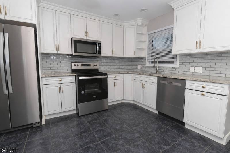 16 Arthur Rd, Hopatcong Boro, NJ 07874