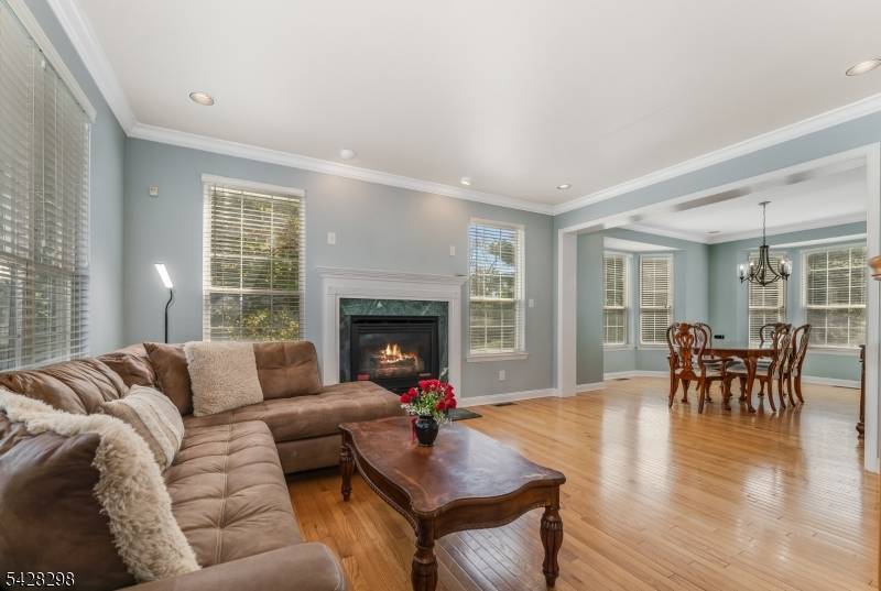 8 Miller Ln, Readington Twp., NJ 08889