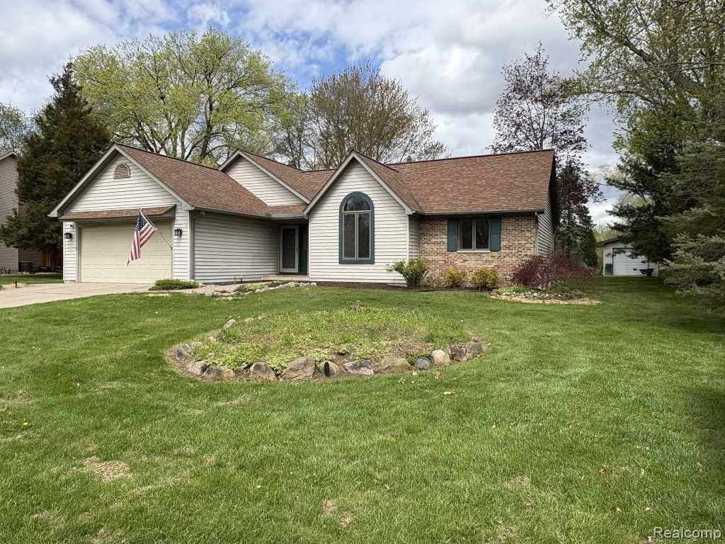 9038 Twin Oaks CT, Flushing Charter Township, MI 48433