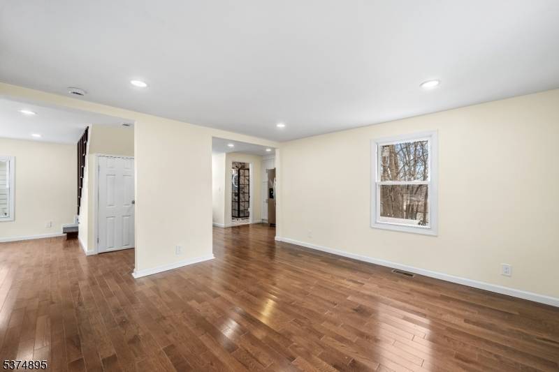 20 Ella St, Bloomingdale Boro, NJ 07403
