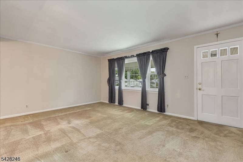27 Fraley Dr, Franklin Twp., NJ 08873