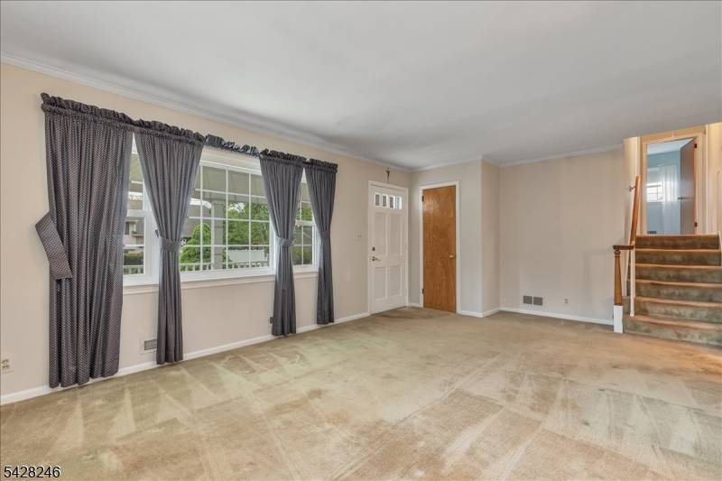 27 Fraley Dr, Franklin Twp., NJ 08873