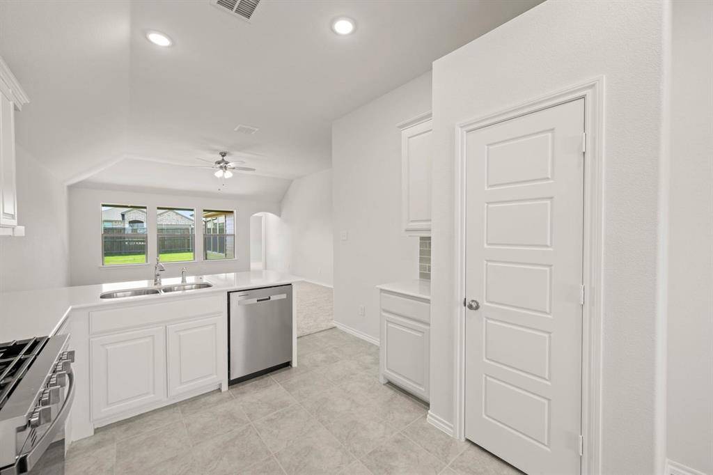 914 Madeline Lane, Cleburne, TX 76033