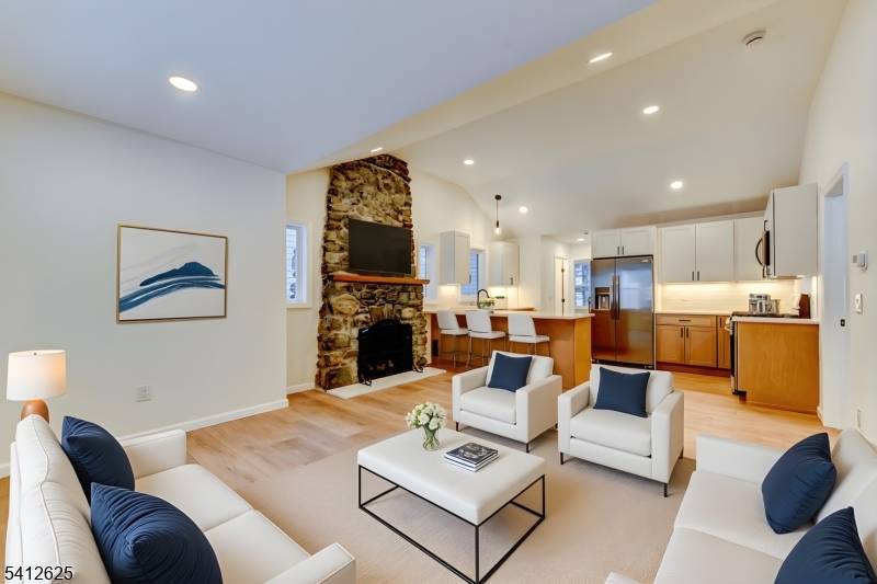 39 Old Rd, Ringwood Boro, NJ 07456
