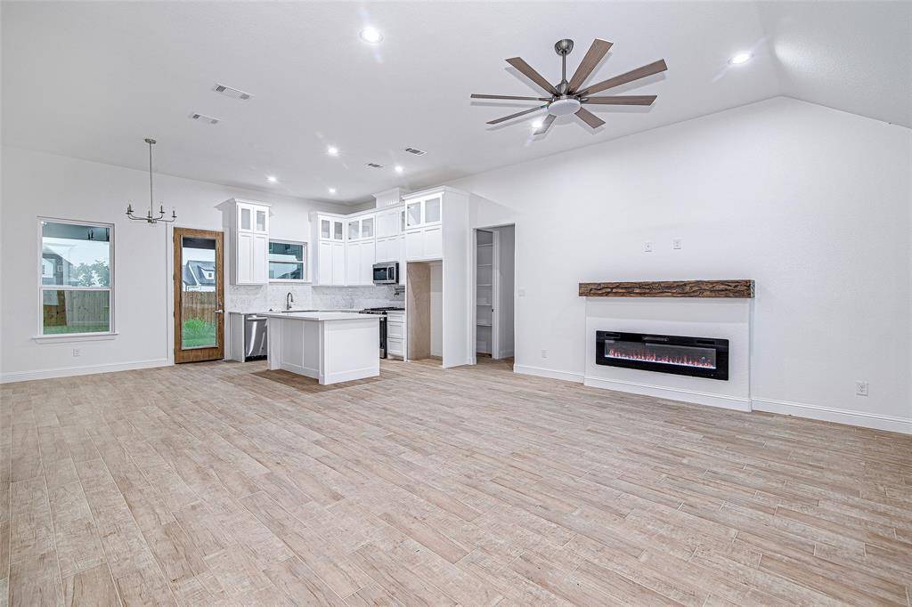 204 High Ridge Court, Godley, TX 76044