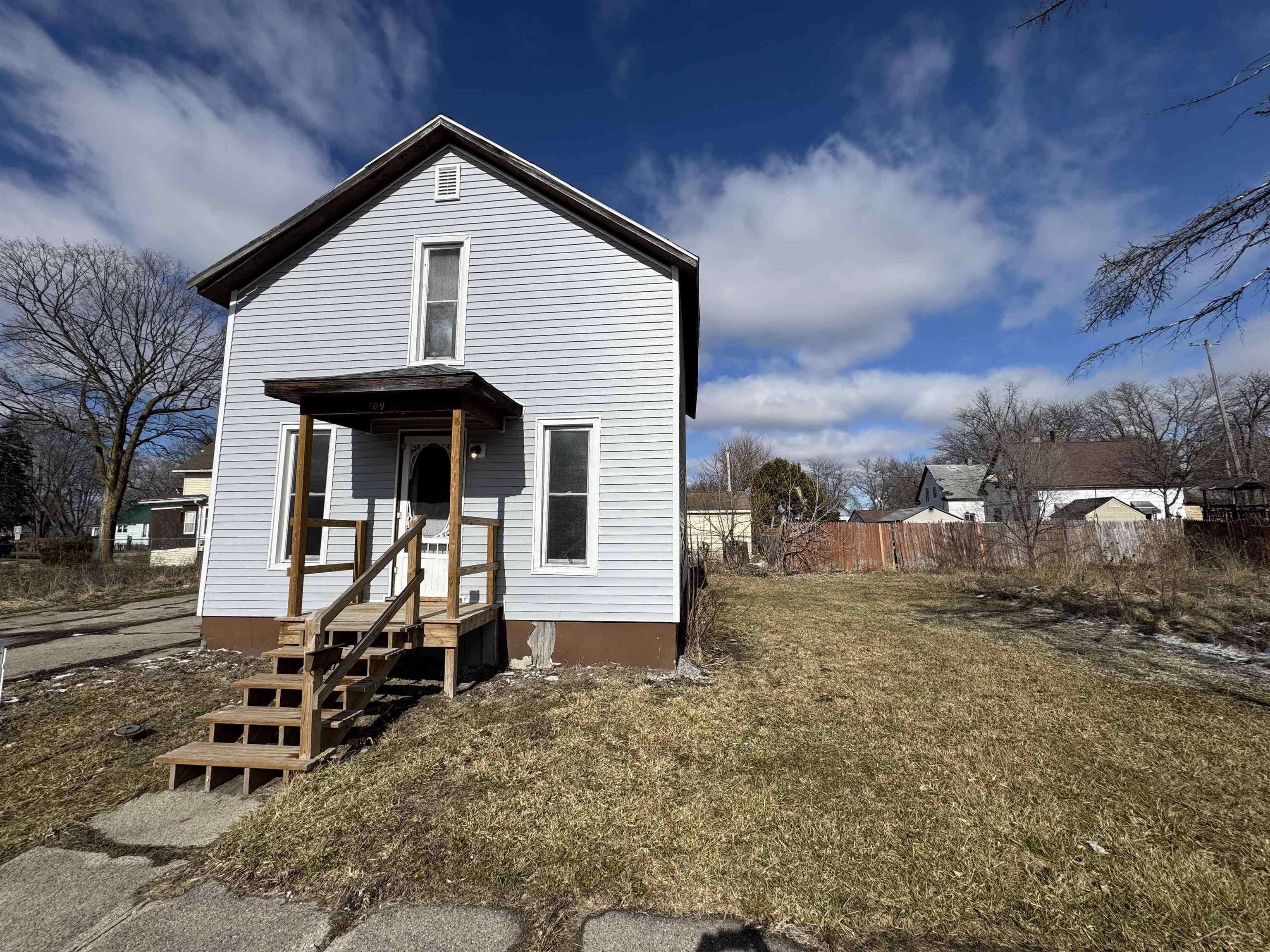 709 Atwater ST, Saginaw, MI 48601