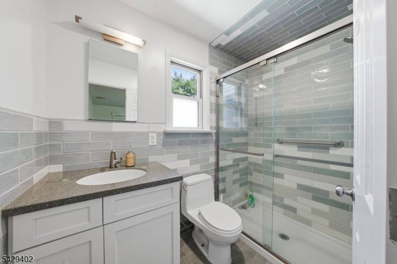 37 Buena Vista Ave, Hawthorne Boro, NJ 07506