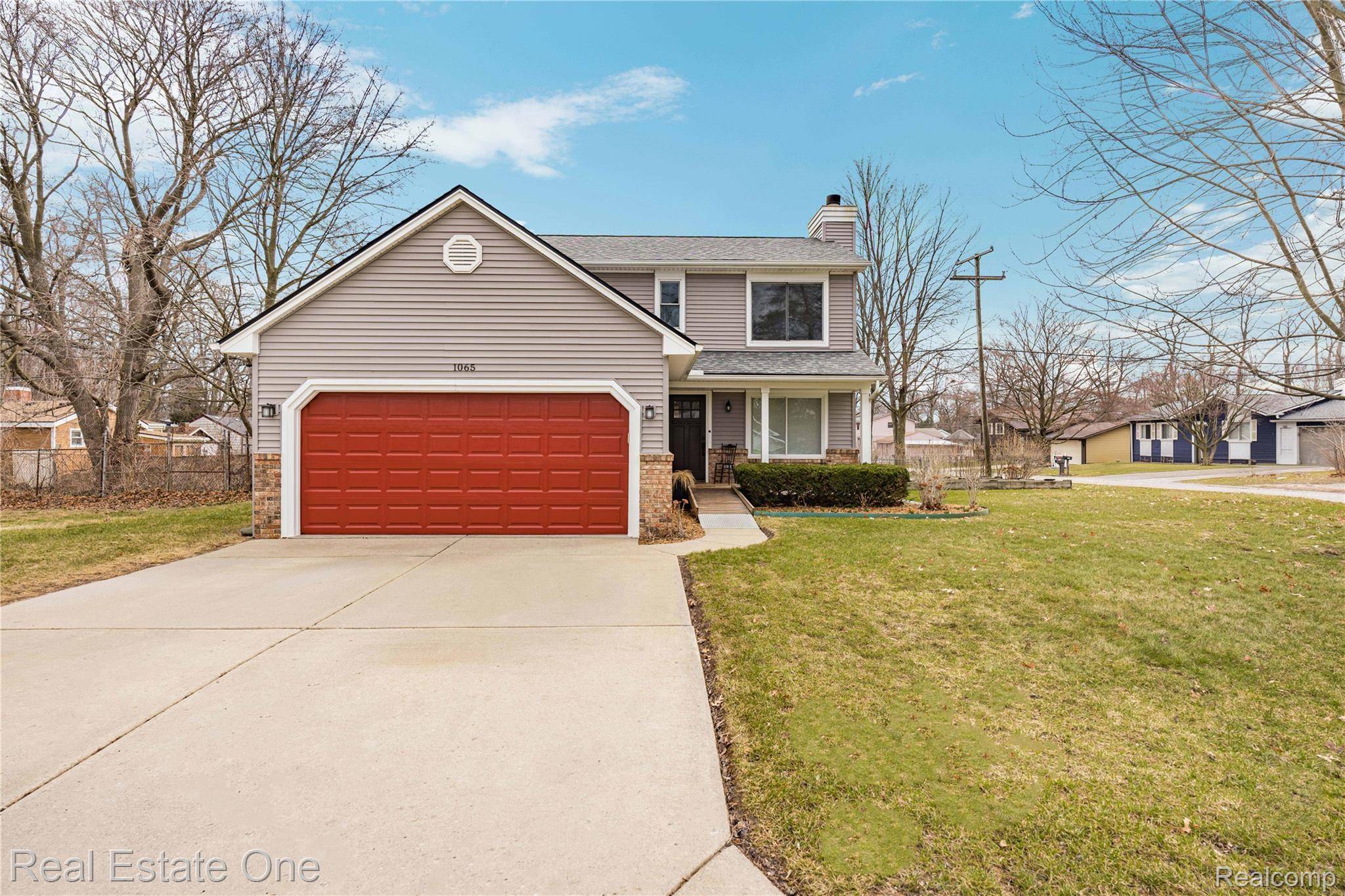 1065 Round Lake RD, White Lake Charter Township, MI 48386