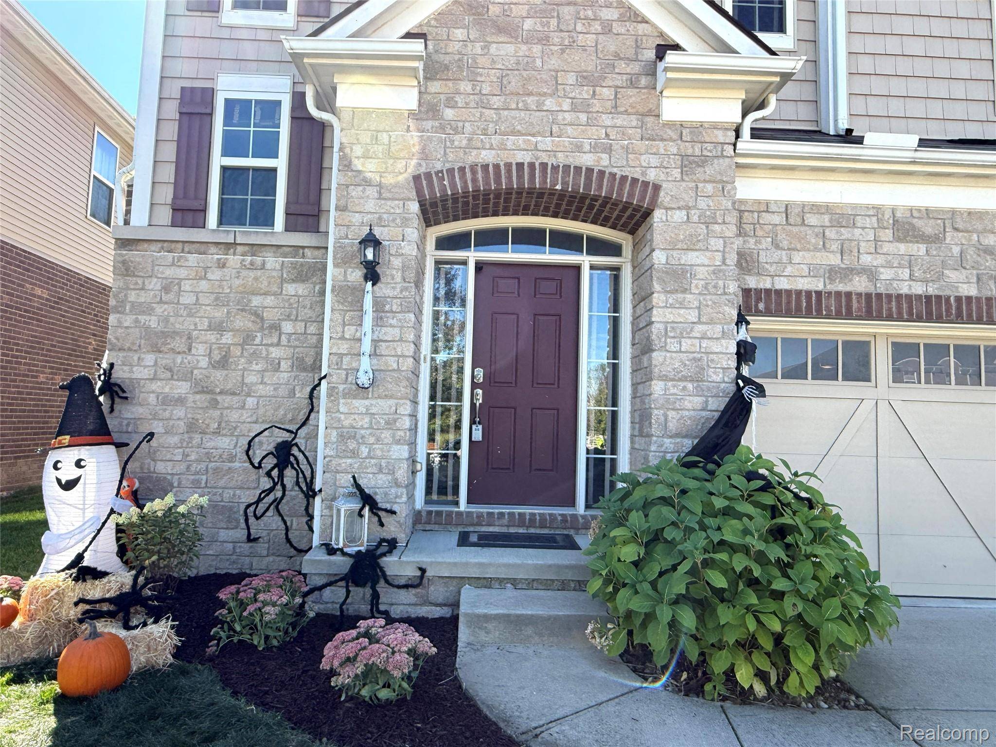 49645 Hartwick DR, Novi, MI 48374