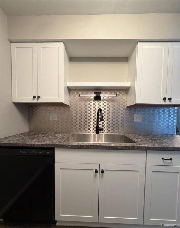 587 Pointe Tremble RD #5, Algonac, MI 48001