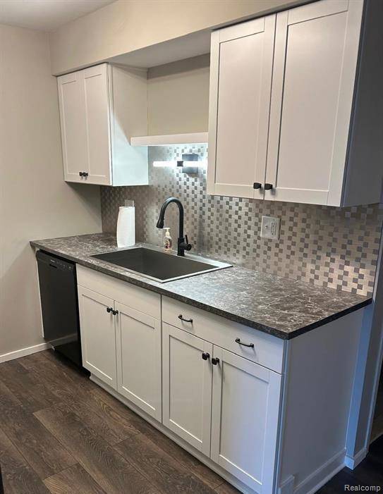 587 Pointe Tremble RD #5, Algonac, MI 48001