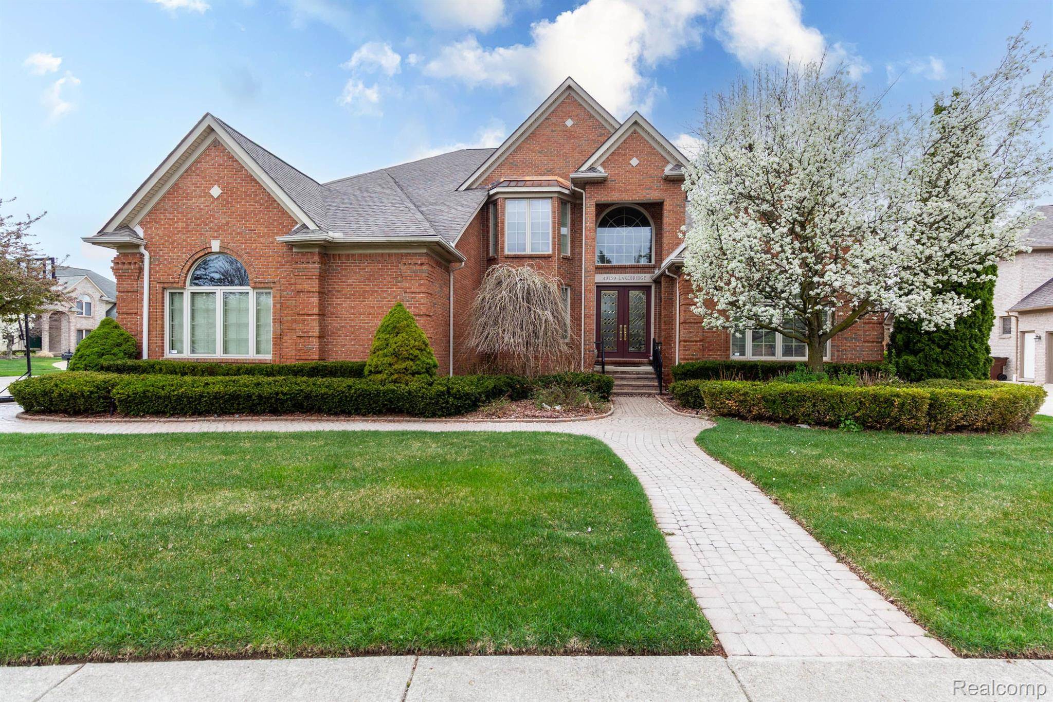 49759 Lakebridge DR, Shelby Charter Township, MI 48315