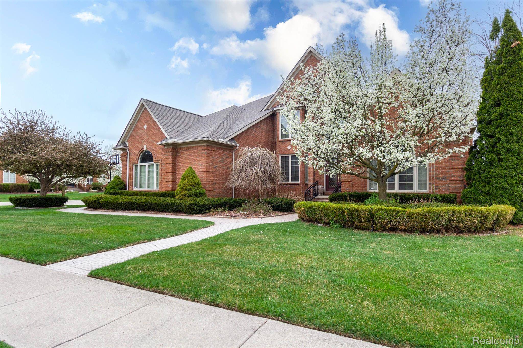 49759 Lakebridge DR, Shelby Charter Township, MI 48315