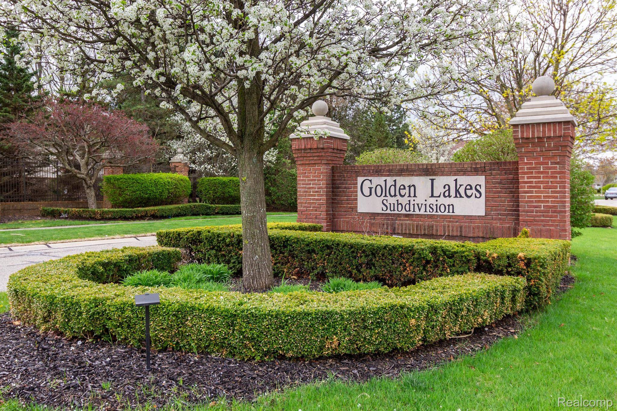 49759 Lakebridge DR, Shelby Charter Township, MI 48315