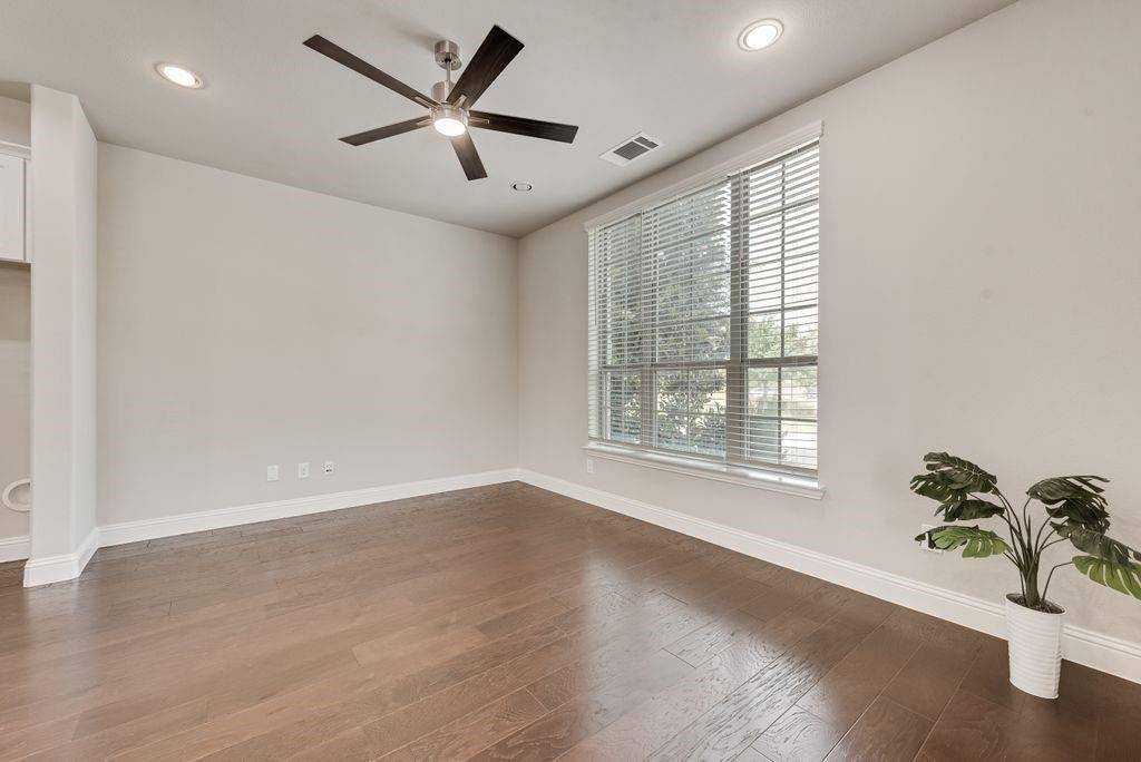 281 Scotia Street, Lewisville, TX 75056