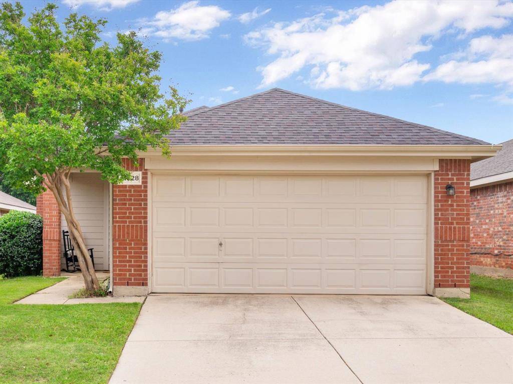 11828 Cottontail Drive, Fort Worth, TX 76244
