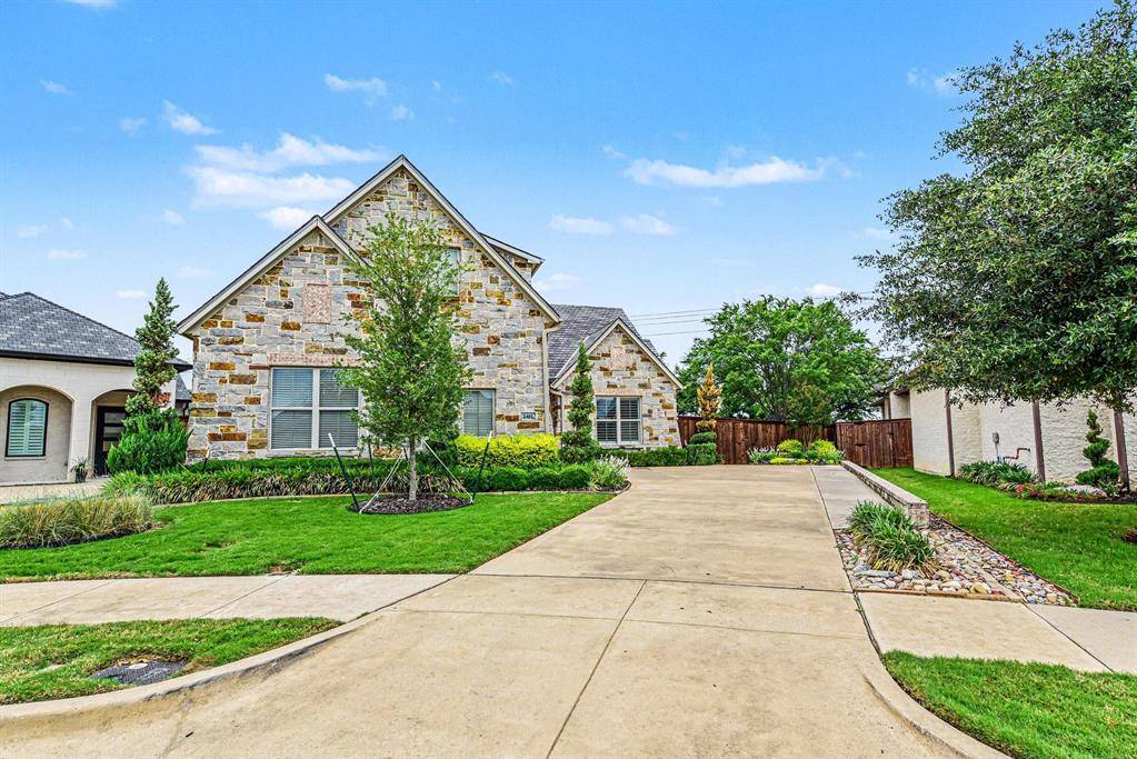 2401 Prestwick Drive, Midlothian, TX 76065