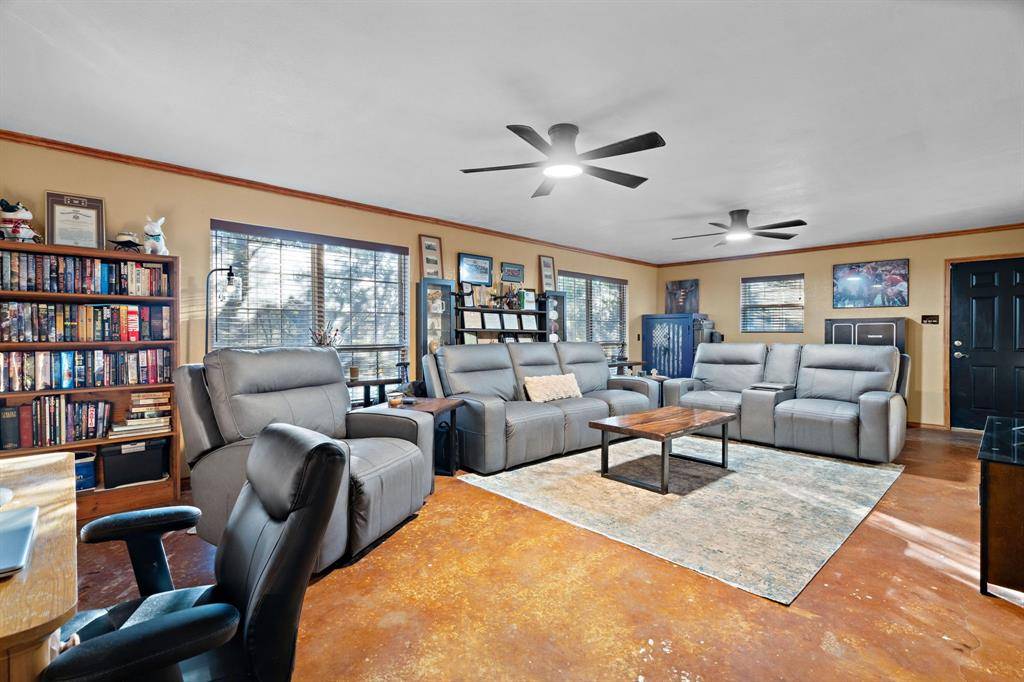 1206 Sierra Vista Drive, Granbury, TX 76048