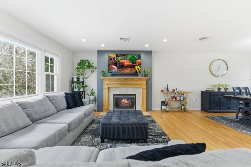 1 Chalen Ct, Pequannock Twp., NJ 07444