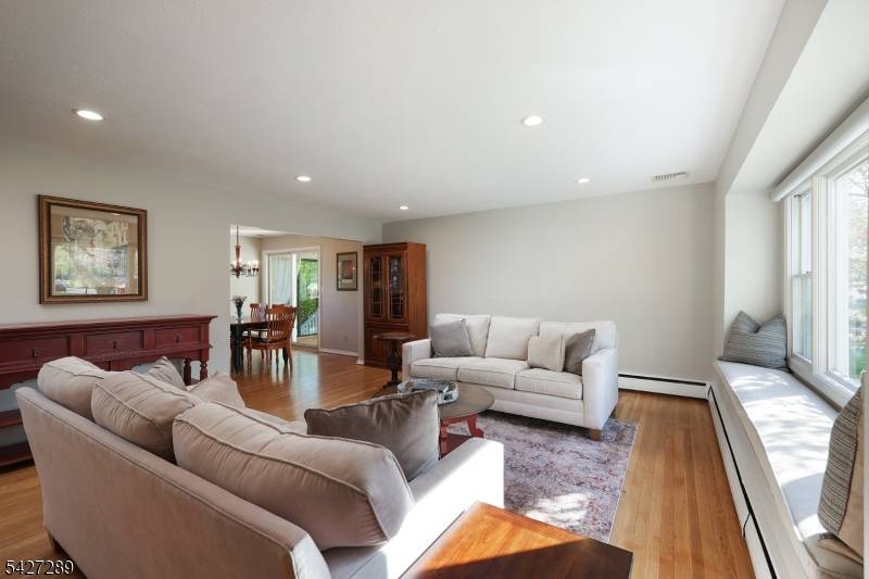 38 Genesee Trail, Westfield Town, NJ 07090