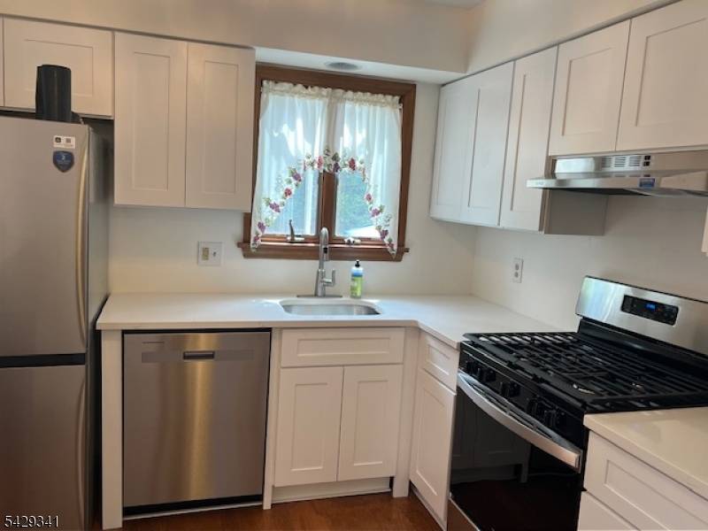 14 Village Dr, Hamburg Boro, NJ 07419