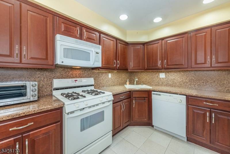 125 Sunrise Dr, Hanover Twp., NJ 07981