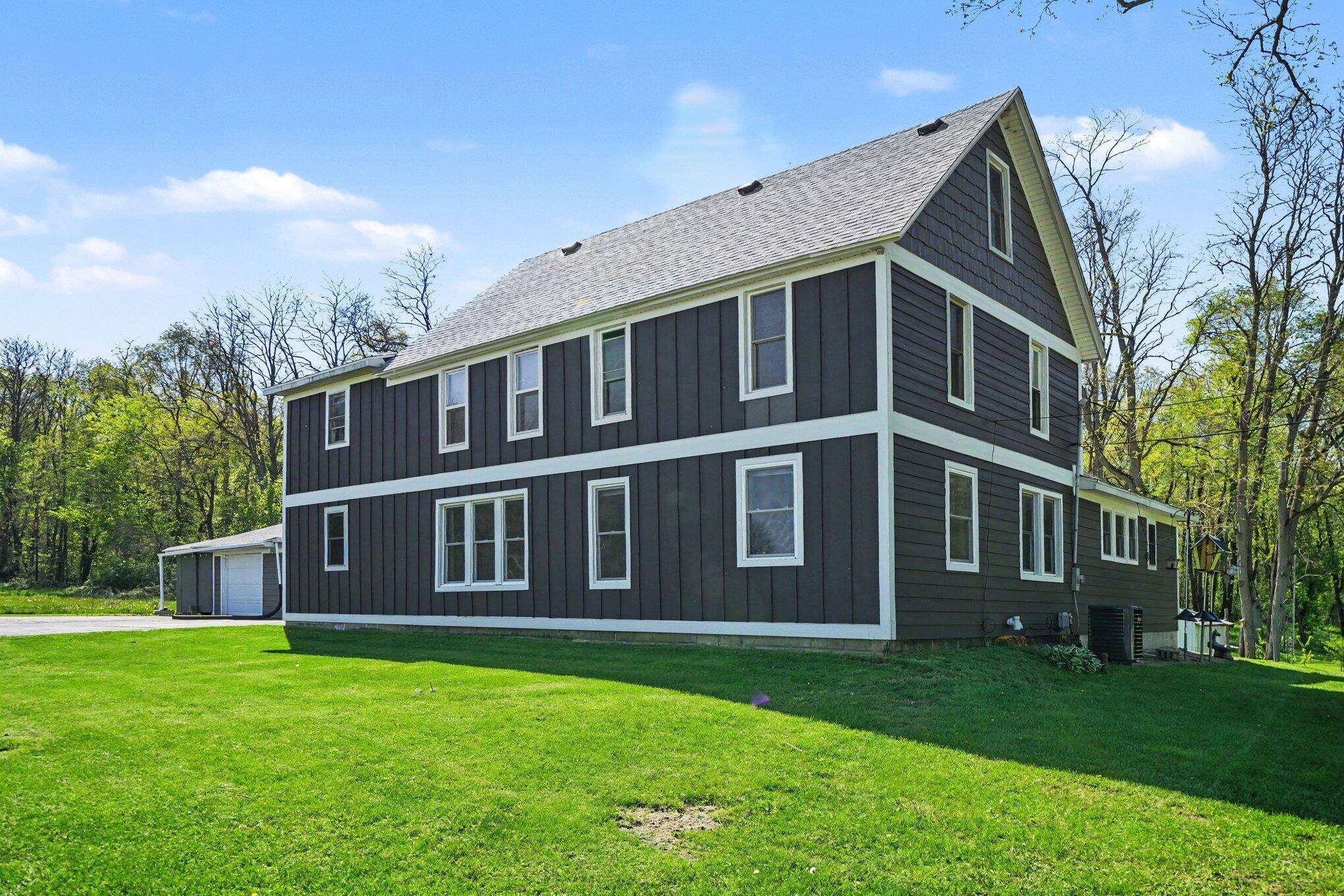 4270 Chamberlain RD, Bertrand Twp, MI 49107