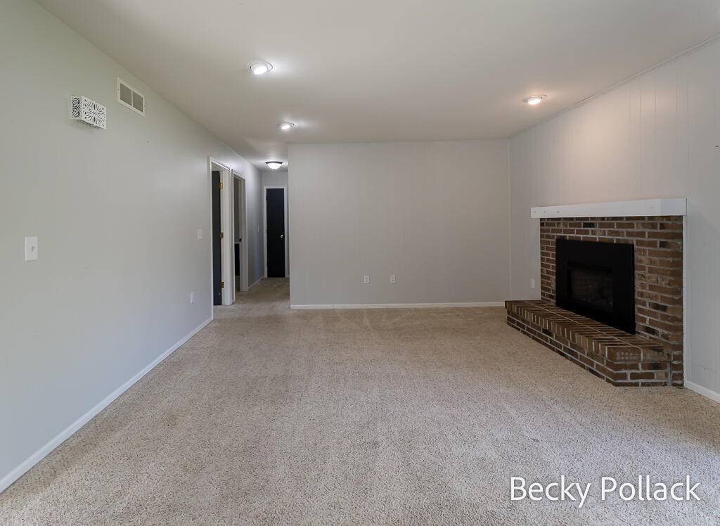338 N 145th AVE, Park Twp, MI 49424
