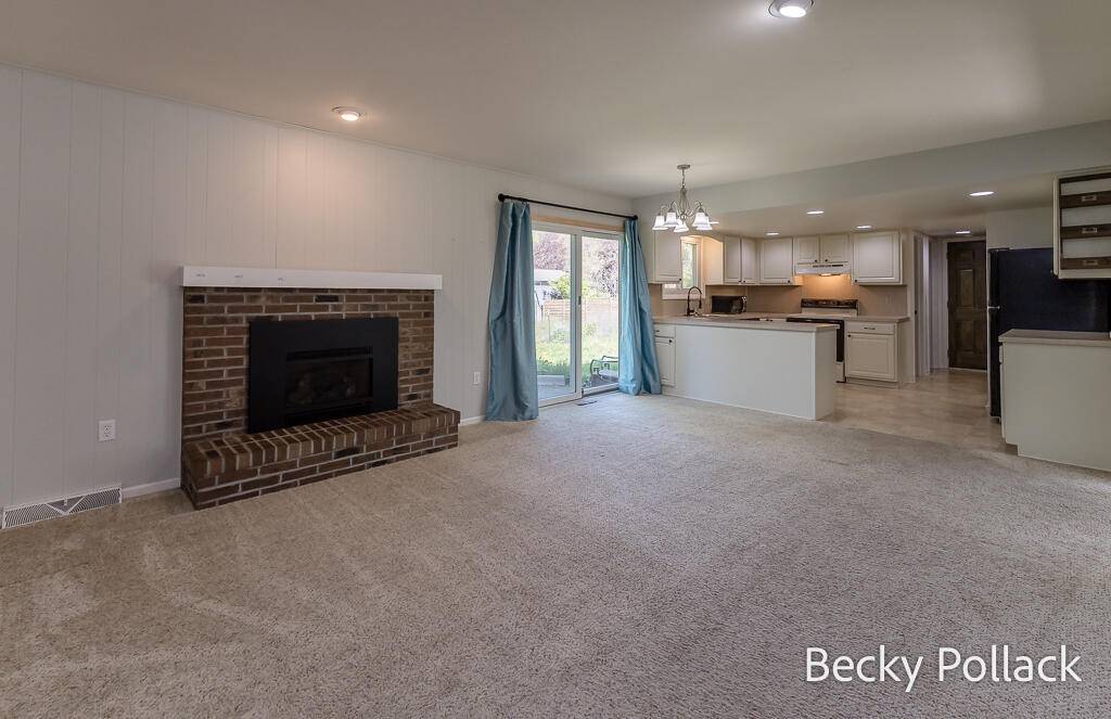 338 N 145th AVE, Park Twp, MI 49424