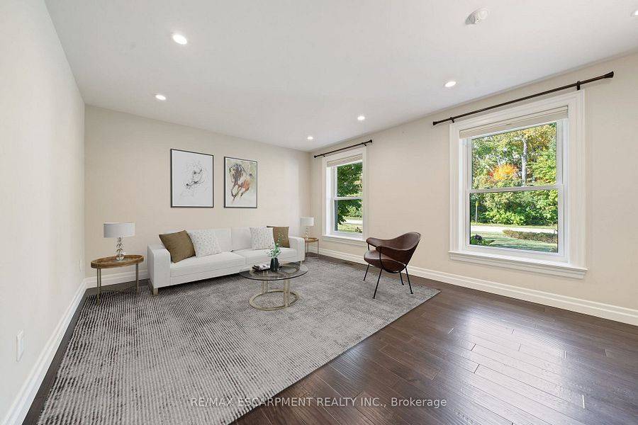 1300 Braeside DR, Oakville, ON L6J 2A4