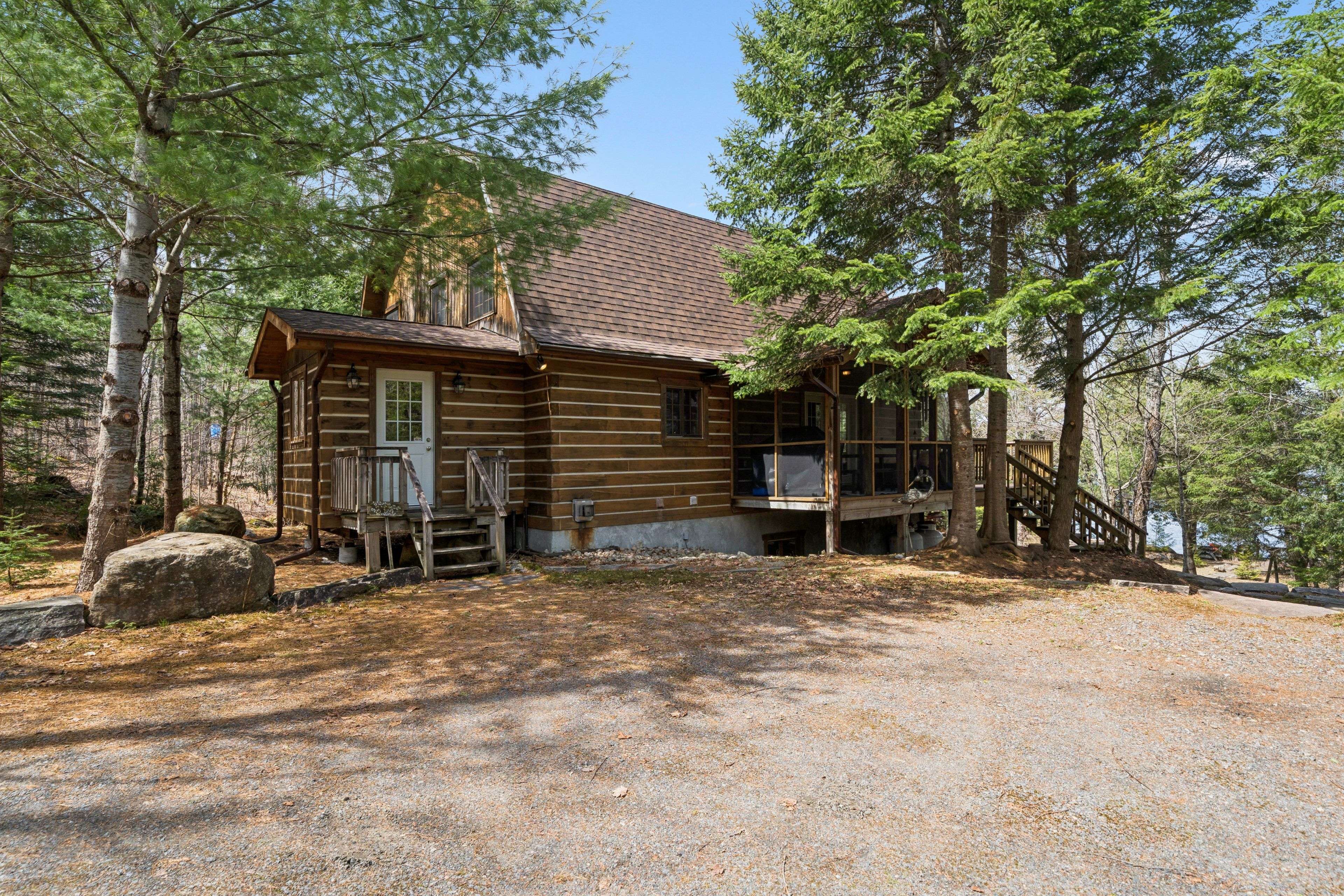 1004 McFadden DR, Algonquin Highlands, ON P0A 1E0