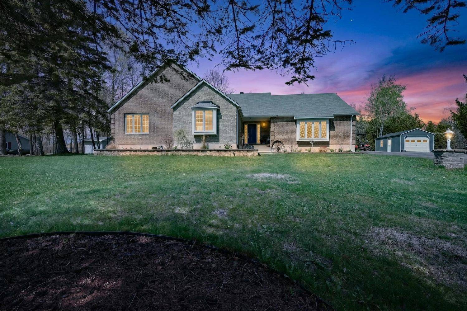 8 TUDOR CIR, Rideau Lakes, ON K0G 1L0