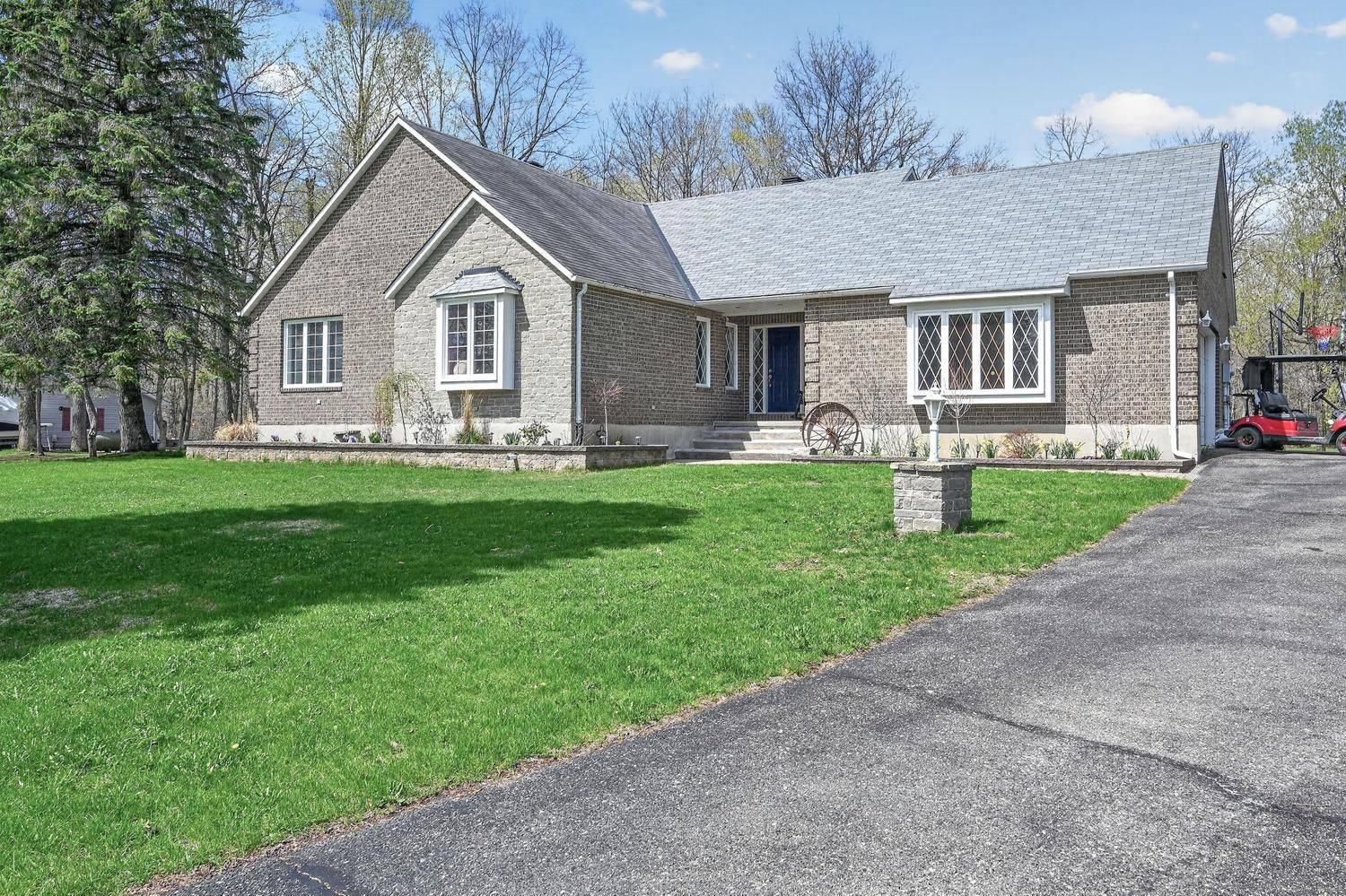 8 TUDOR CIR, Rideau Lakes, ON K0G 1L0