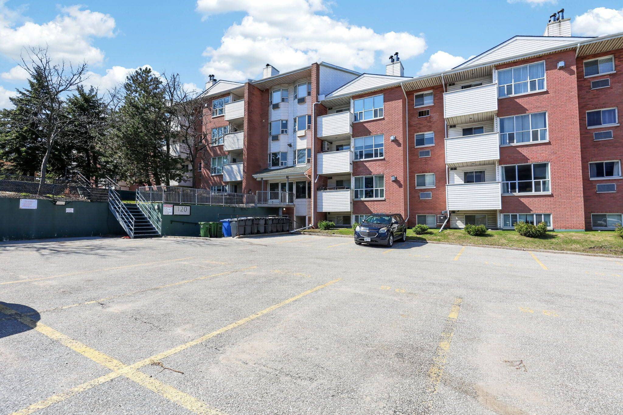 120 Bell Farm RD #304, Barrie, ON L4M 6J2