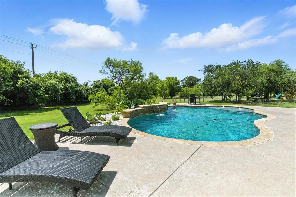 363 Red Bird Drive, Springtown, TX 76082