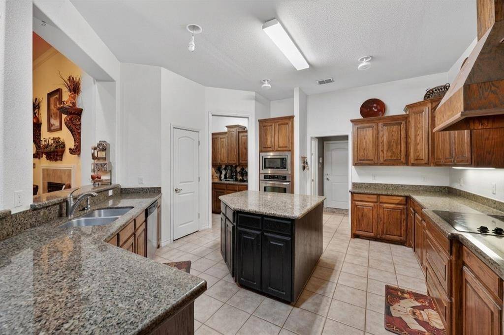 1916 Buckskin Road, Crowley, TX 76036
