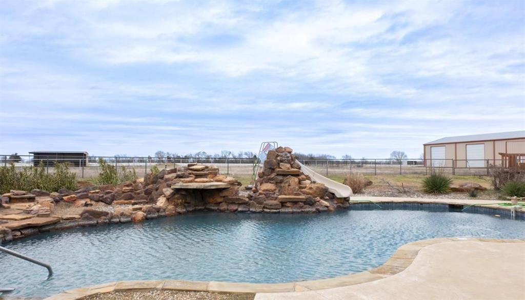 2300 Berend Road, Pilot Point, TX 76258