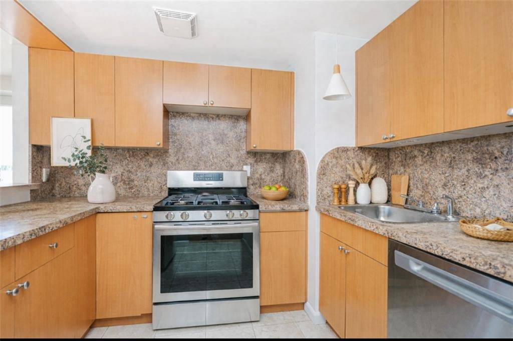 2072 Ocean AVE #701, Brooklyn, NY 11230