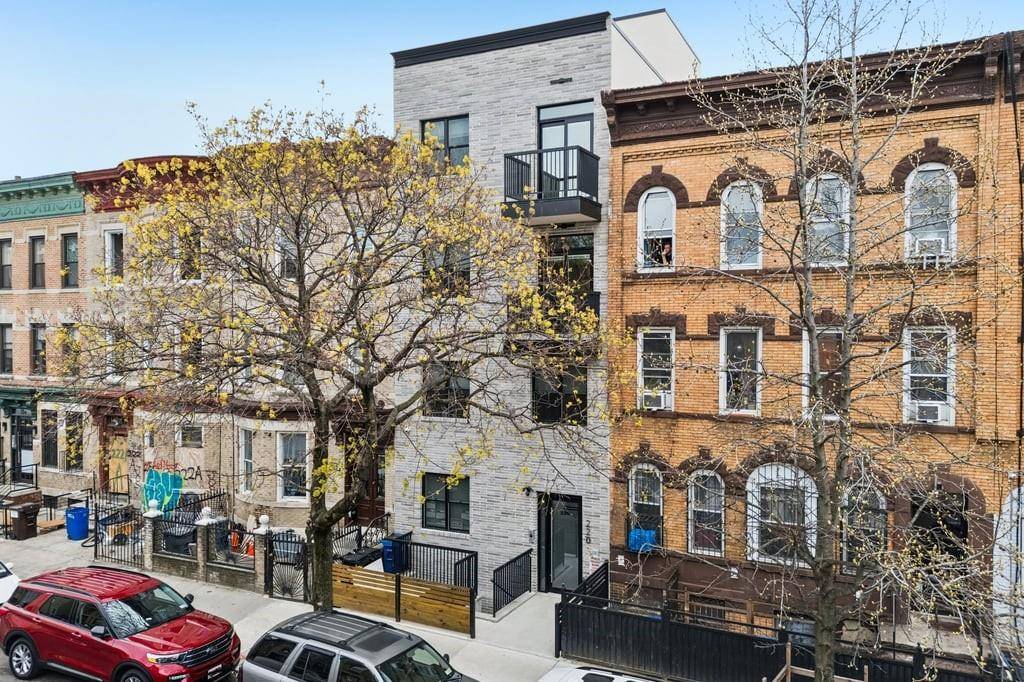 220 Schaefer ST #2B, Brooklyn, NY 11207