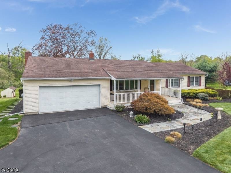 2 Michael Ln, East Amwell Twp., NJ 08551
