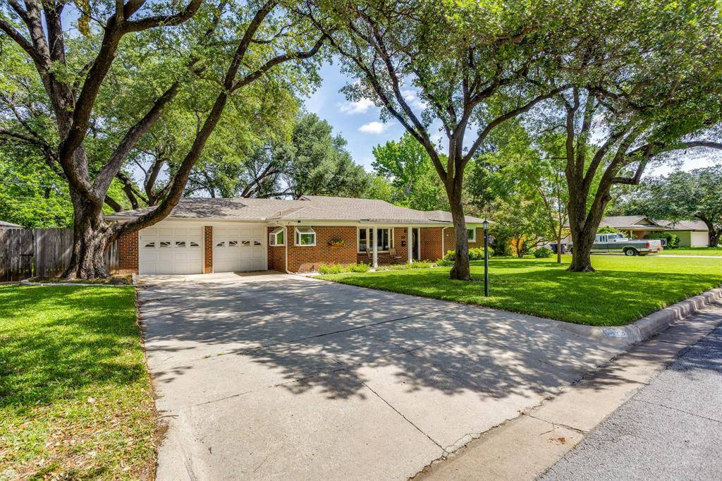 6424 Dakar Road W, Fort Worth, TX 76116
