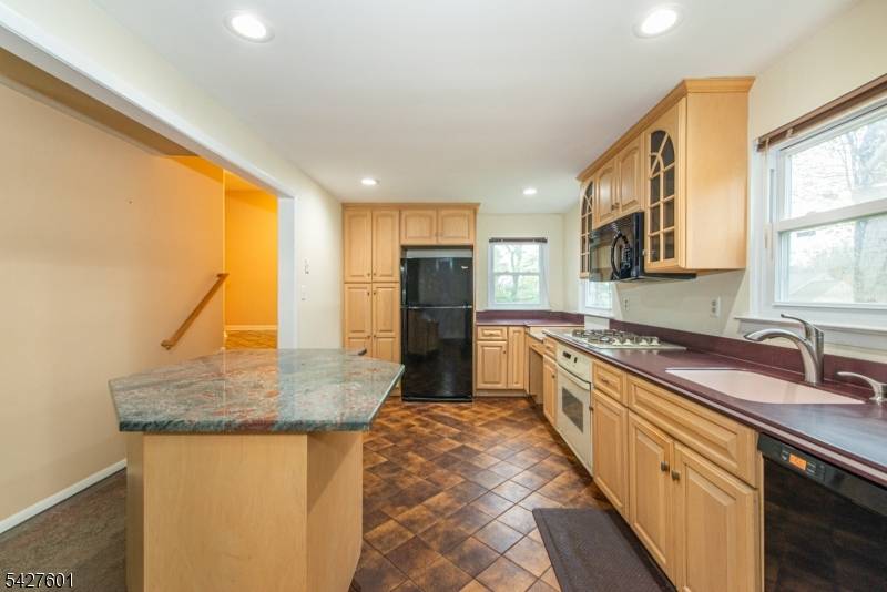 16 E Circuit Dr, Roxbury Twp., NJ 07876
