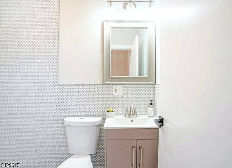 3 Minerva St, Jersey City, NJ 07304