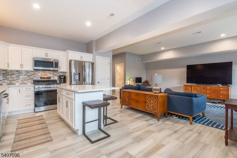165 Lakeside Rd #6, West Milford Twp., NJ 07421